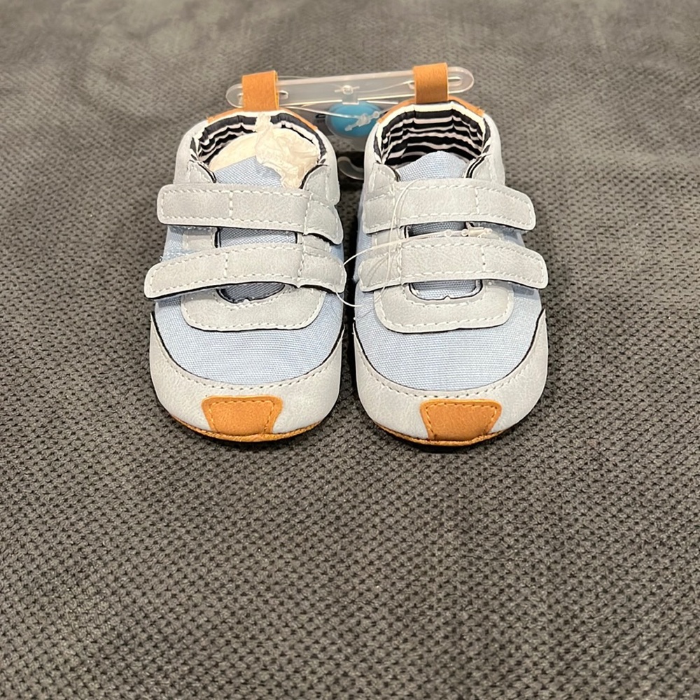 Carters baby boy shoes size 2 (3-6 months). NTW